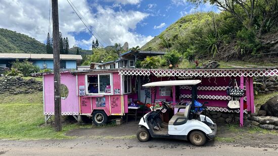 Etwas typisch Hawaiianisches fehlt uns  noch: das „Shave Ice“ wir stoppen an einem der vielen kleinen Verkaufsstände