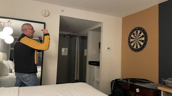 Um 22 Uhr nach der neuen Zeit im „Hotel Zephyr“ am Fisherman’s wharf angekommen