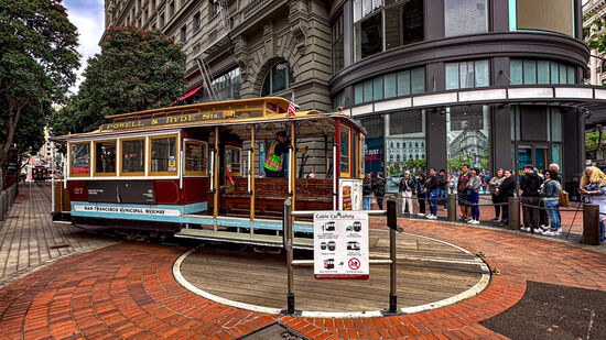 Die erste Linie wurde 1873 von einem schottischen Einwanderer erfunden und eröffnet. Es gab früher mehr Linien, aber im Jahr 1954 wurden einige stillgelegt