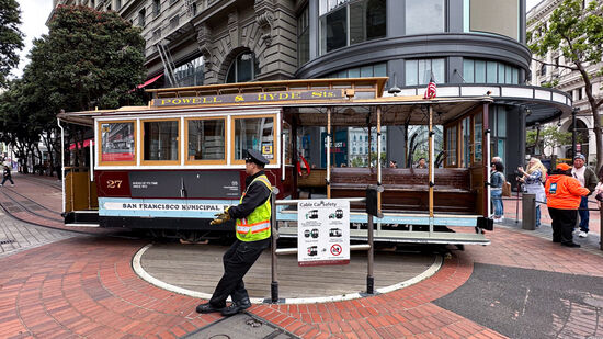 Alles geschieht hier manuell. Ganz schön anstrengend- aber spannend zu sehen