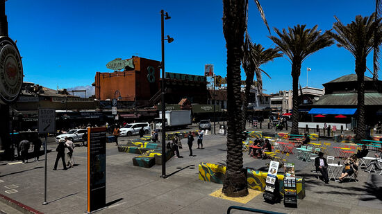 Da wir in der Nähe unseres Hotels sind, steigen wir noch einmal am Start ein und beginnen die Tour von vorn