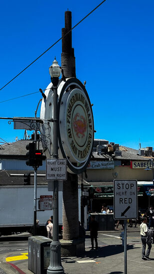 Hier der Eingang zur „Fishermans Wharf“—bei dem schweren Erdbeben im Jahr 1906 wurde diese komplett zerstört
