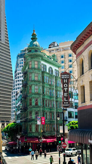 „Columbus Tower“ - Sitz einer Film-Produktionsgesellschaft