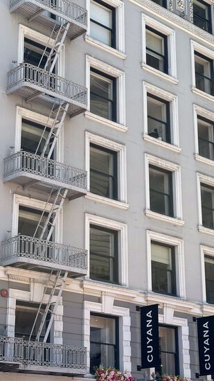 Auch immer wieder schön: die Häuserfronten mit den Feuerleitern