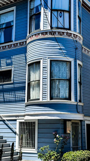 Wir fotografieren auch einfach mal so hübsche Häuserfronten auf dem Weg zu unserem nächsten Stop