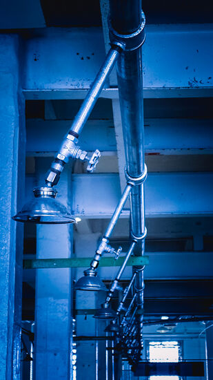 Auf dem Weg zur Abholung der Audio Guides sehen wir die Gemeinschaftsduschen