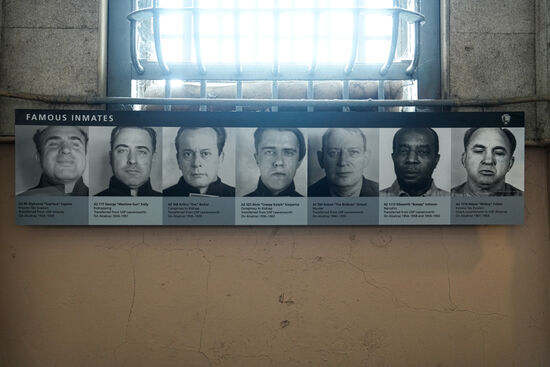 Hier dei berüchtigsten Insassen von Alcatraz : sie wurden von  anderen Gefängnissen übernommen, um Flucht, Gewalt und Selbstmordversuche zu verhindern