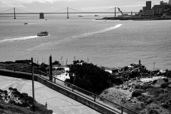 Der Blick auf die Bay. Die Skyline von San Francisco ist so nah, für die Häftlinge jedoch unerreichbar.