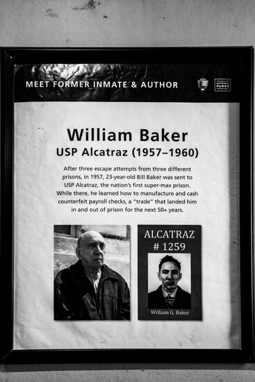 Er kam mit 23 Jahren 1957 nach Alcatraz nachdem er vorher aus 3 verschiedenen Gefängnissen ausgebrochen war.