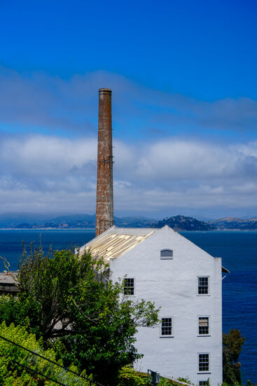 Wir verlassen das Gefängnis und gehen an die frische Luft—hier sind auch noch einige Gebäude aus den früheren Zeiten