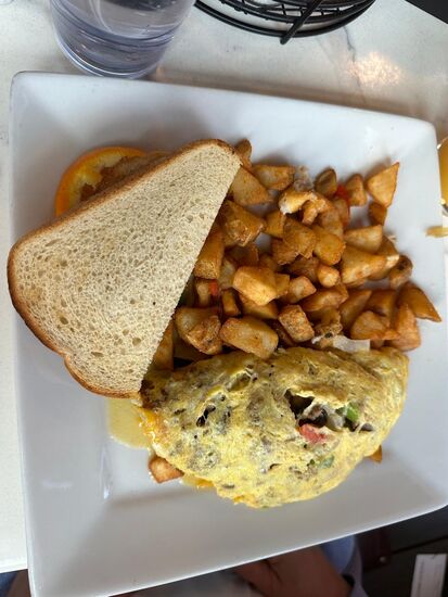 Ich hatte ein Omlette mit Steakfleisch und Gemüse.