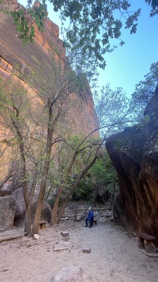 Hier erkennt man die Dimensionen der Felsen.