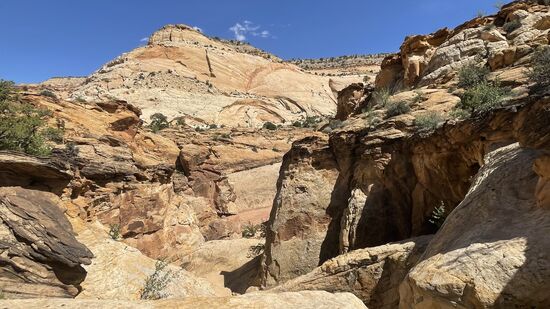 Um die Water Tanks zu sehen, müssen wir auf den Felsen klettern