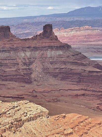 Wir laufen hier einen kurzen 3km Trail entlang der Kante