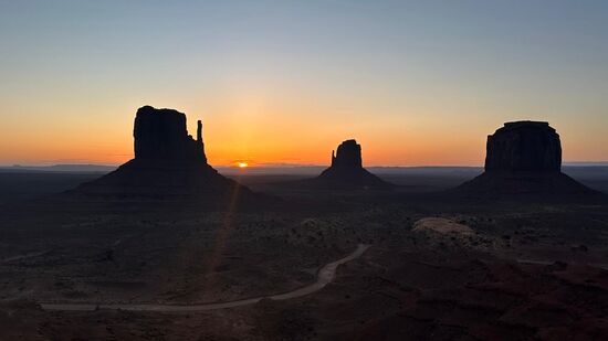 Ich sehe vom Zimmer aus den Sonnenaufgang auch sehr schön….