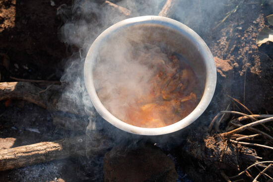 Alles gekocht über dem offenen Feuer