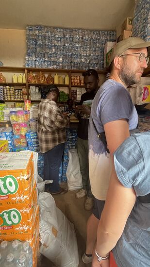 … und hier Zucker und Salz …
Zucker kaufen wir in einem großen Sack von 25kg, den wir später selber portionieren wollen