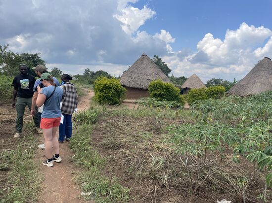 Auf dem Weg zum nächsten Dorf.