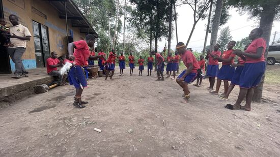 Es wird getanzt und gesunden was das Zeug hält.