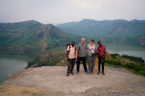 Edison, der Direktor des Waisenhaus (links) und sein Assistent. Beide haben ein abgeschlossenes Studium und sind sehr engagiert.