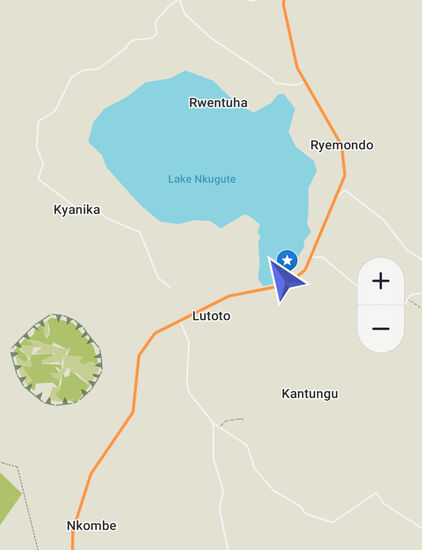 Auf dem Weg zum Forest kommen wir am „Lake Nkugute“ vorbei, dessen Form dem Kontinent Afrika gleicht