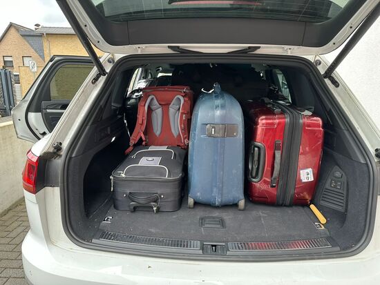 Fast voll… trotz umgeklapptter Sitzbank -Thalia und Nicolas müssen tatsächlich noch einige Sachen in der Bahn mitnehmen