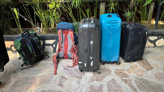 Die Nacht ist kurz--um 02.30 Uhr fahren wir mit den restlichen Gepäckstücken zum Airport--