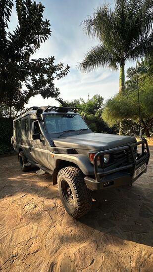 Abschiedsfoto vom treuen Gefährt--wir haben mit ihm unglaubliche 4000km quer durch Uganda zurück gelegt!