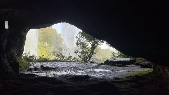 Aus diesem Winkel sieht der Eingang der Höhle aus wie ein Schuh…