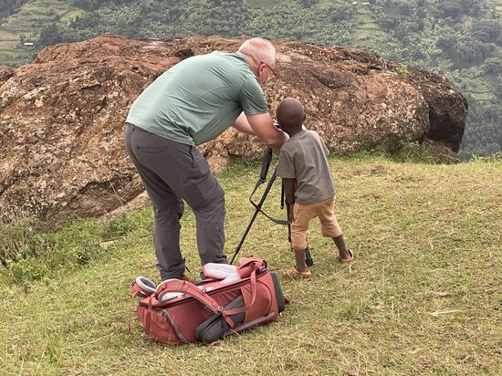 Der Kleine nervt etwas… hampelt rum und drückt sogar einmal den Auslöser 