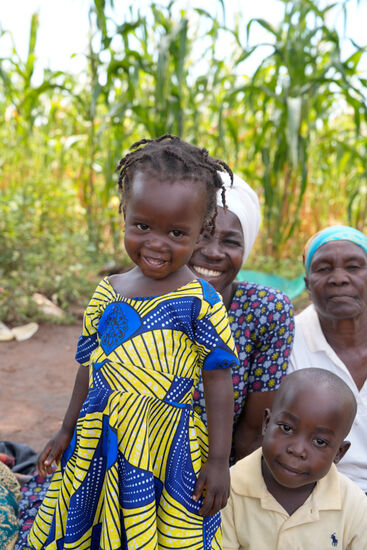 Sie kann schäkern, was das Zeug hält—der Kleine daneben ist übrigens ihr Onkel