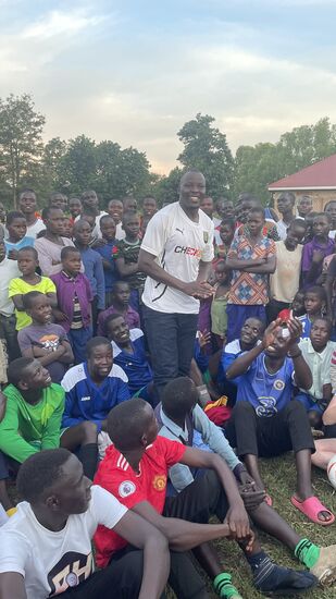 Dieser junge Mann bekommt das EM-Trikot