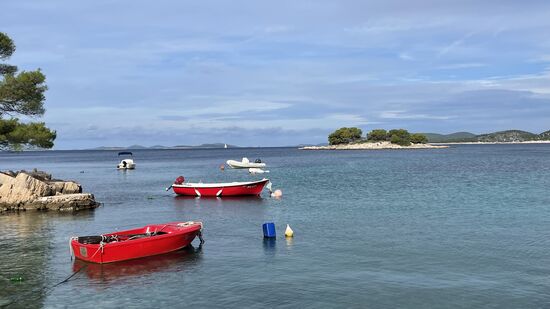 Die ersten knapp 100km gehen fix und wir sind schon um 10 Uhr am ersten Stop: dem „Beach Bilo“