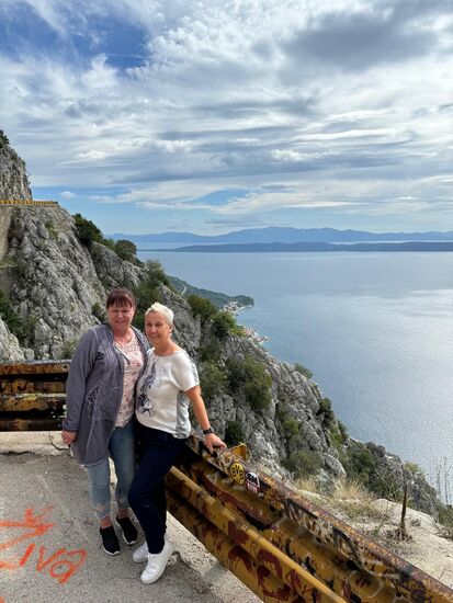 Eigentlich stand der Skywalk nun auf unserem Programm, aber angesichts der vielen Besucher streichen wir das kurzerhand und machen ein paar Stopps entlang der Küste