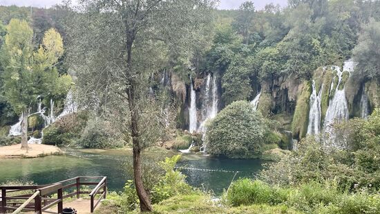 Nur 40km weiter finden wir den Kravica-Nationalpark-hier können wir für 10 Euro Eintritt plus Parkgebühr (zahlbar in Euro oder EC-Karte) durch den Park schlendern