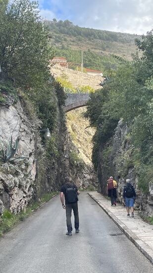 Es gibt 5 Festungen und 16 Türme und Bastionen