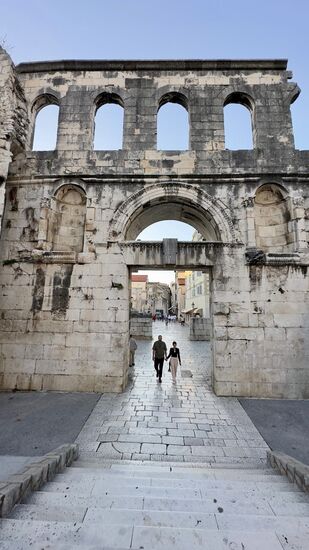 Ich bin überrascht: Split ist eine wunderschöne historische Stadt und steht Dubrovnik in nichts nach, finde ich!