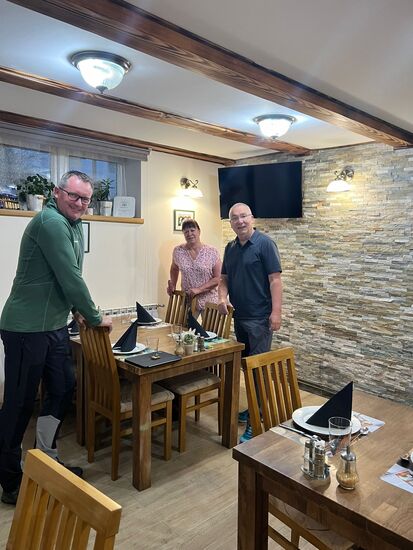 Die netten Vermieter geben uns noch Alufolie und ermuntern uns noch Proviant für den Park einzupacken