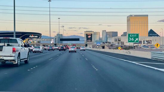 Die ersten großen Themen-Hotels begrüßen uns.