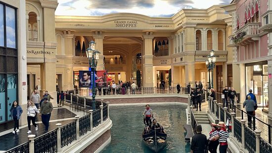 Hier ist der Canale zu Ende und es muß gedreht werden.
Wir machen uns zu Bett. Ab Morgen ist Messe angesagt.