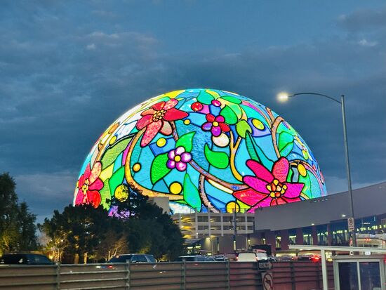 Auf so einer Messe kommen schnell mal 10km Laufweg zusammen. Am späten Nachmittag haben wir genug und freuen uns aufs Dinner