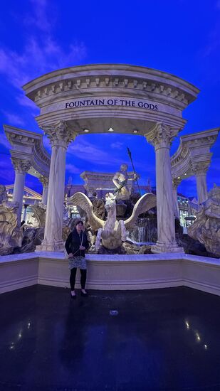 Aber noch einmal besuchen wir „Cäsars Palace“ eine Hotelanlage, die wie das komplette Rom angelegt ist. Hier werden sogar Tag und Nacht simuliert…