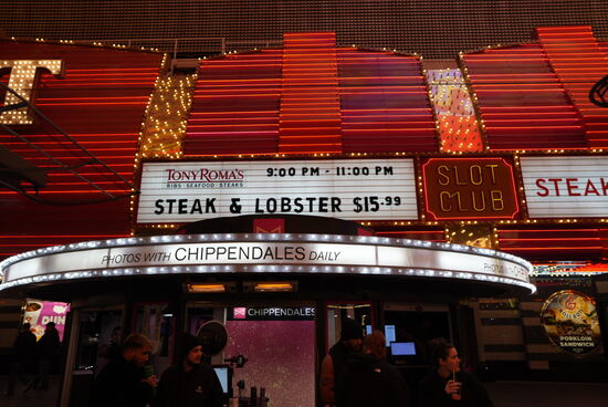 Shows ohne Ende…wie die Chippendales. Und es wird versucht mit günstigen Preisen für Steaks &amp; Lobster die Gäste in die Casinos zu locken.