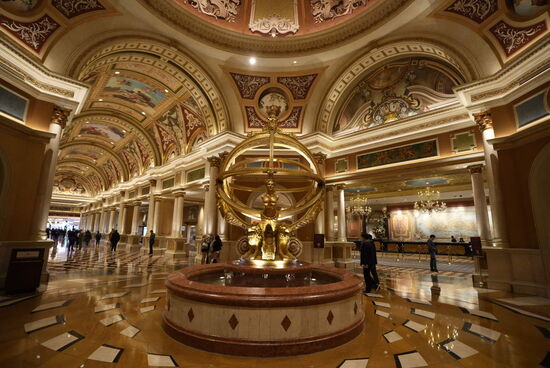 Zurück geht es in unser Hotel. Unser UBER Fahrer lädt uns am Haupteingang aus und wir betreten den riesigen Empfang.