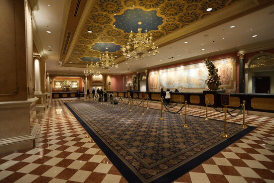 Die Rezeption. Das sind hier Dimensionen, die man in Europa so nicht kennt.
Man braucht aber eine solche Rezeption. Schließlich hat das Hotel 4.027 Zimmer.