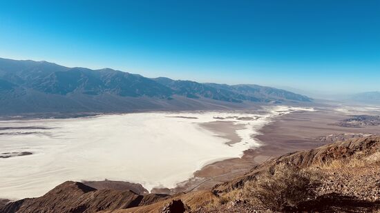 Da entlang schlängelt sich auch die Straße