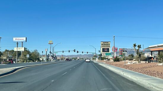 Einer der wenigen Orte, die wir durchfahren—sie erinnern so richtig an Western-Orte aus dem Tv