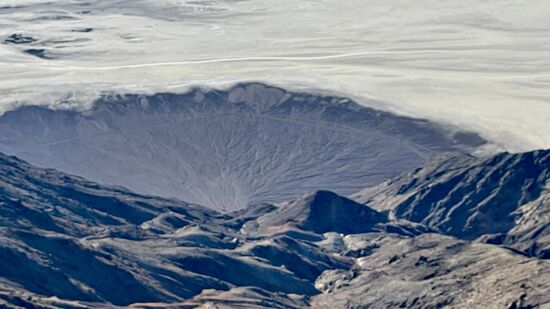 Die einzigen Lebewesen im Death Valley außer den Menschen sind Raben—ich lese auch, dass es hier Bienenschwärme geben soll, aber davon sehen wir nix