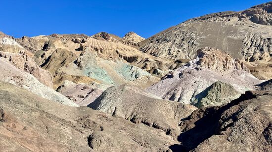 Zum „Artist`s Drive“ - eine 15km lange Scenic-road, die nur in eine Richtung zu befahren ist