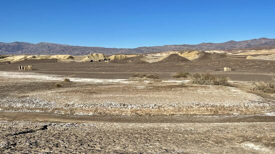 Hinten kann man noch 2 Wohngebäude erkennen, in denen die Arbeiter, zum Teil auch Chinesen gelebt haben